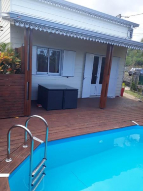 Petite maison avec piscine